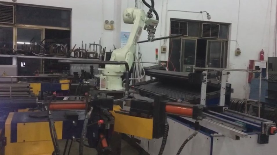 张家港安利达机械弯管机配置新的自动生产线