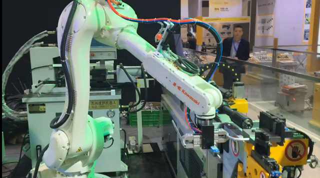 弯管机与机器人自动化上下料